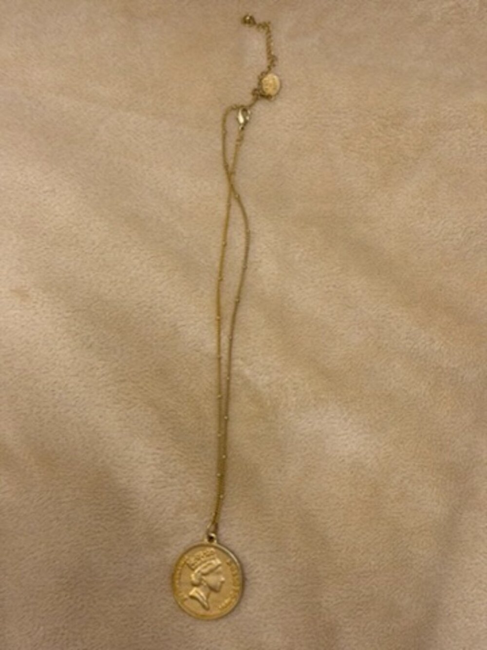 Susan Shaw Queen Elizabeth Pendant necklace, new without tags